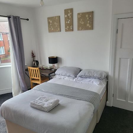 Petals Rm Leeds (West Yorkshire) Exterior foto