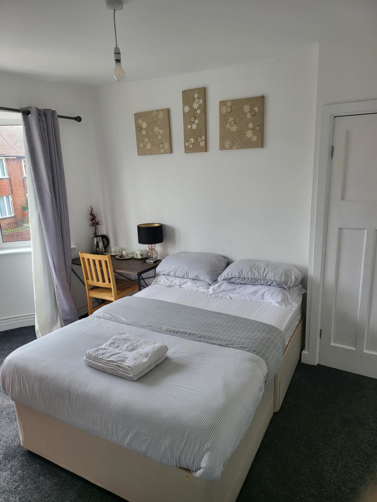 Petals Rm Leeds (West Yorkshire) Exterior foto