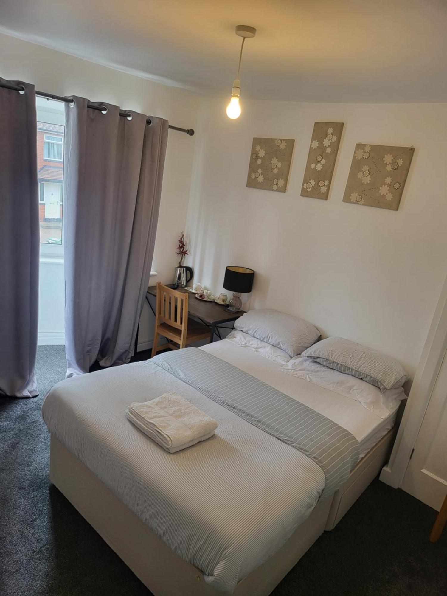 Petals Rm Leeds (West Yorkshire) Exterior foto